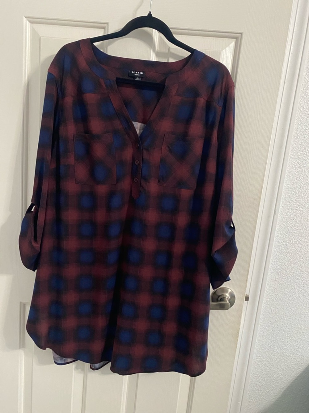 torrid Harper Burgundy and Navy Plaid Henley Tunic size 2